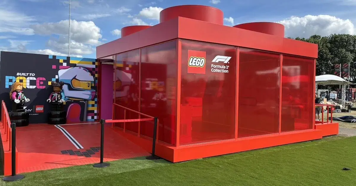 F1, Schumacher e la F2004 rinascono tra Monza e Milano in milioni di mattoncini: l&rsquo;incredibile omaggio LEGO che accende il GP d'Italia