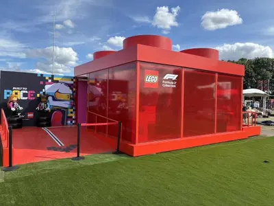 F1, Schumacher e la F2004 rinascono tra Monza e Milano in milioni di mattoncini: l&rsquo;incredibile omaggio LEGO che accende il GP d'Italia