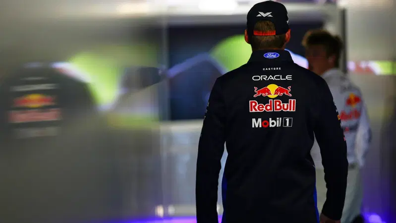 F1. "Sarebbe una storia fantastica": Verstappen giura amore alla Red Bull, ma spunta la solita clausola rescissoria