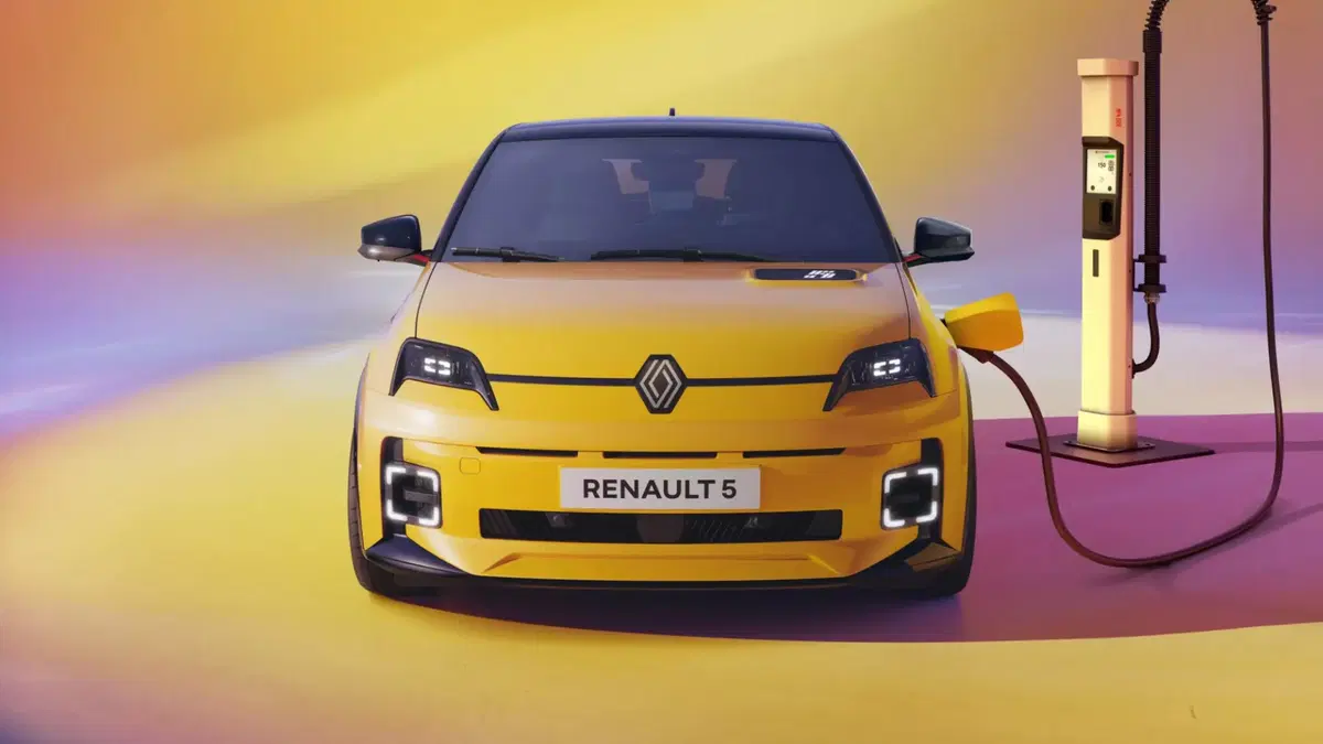Renault 5 E-Tech Electric si aggiorna: più autonomia, efficienza e tecnologia (8)
