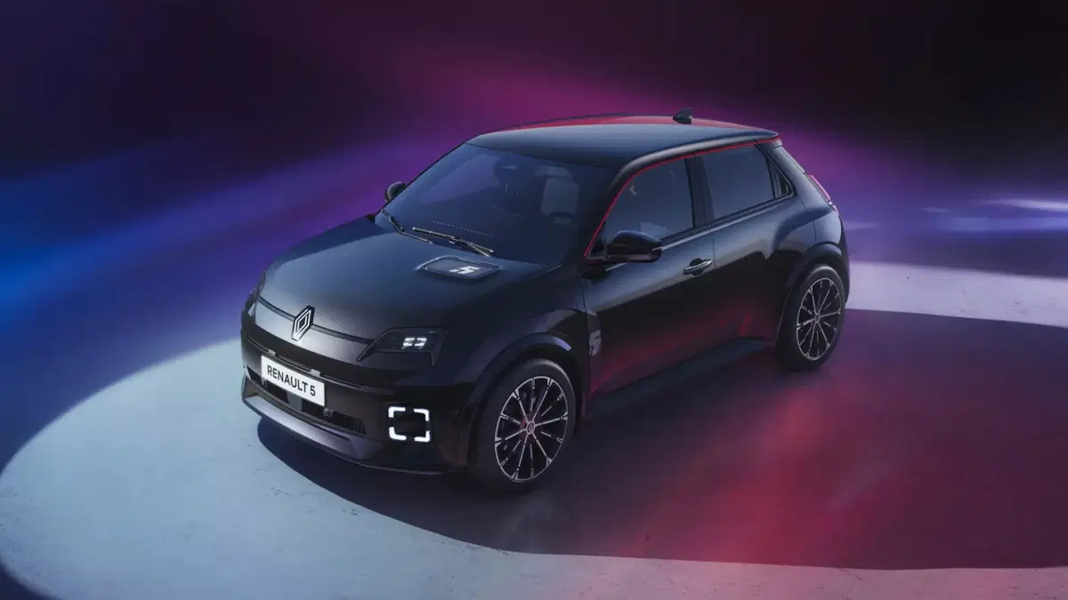 Renault 5 E-Tech Electric si aggiorna: più autonomia, efficienza e tecnologia (12)
