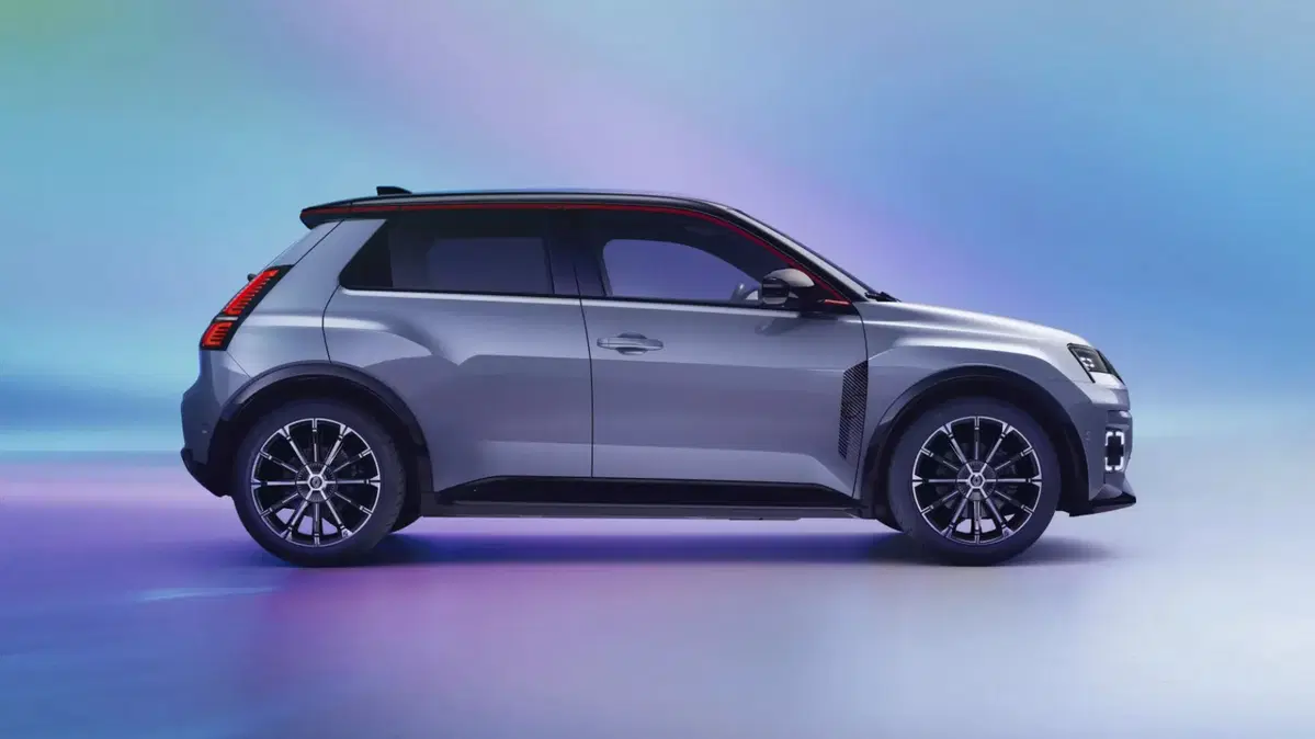 Renault 5 E-Tech Electric si aggiorna: più autonomia, efficienza e tecnologia (14)