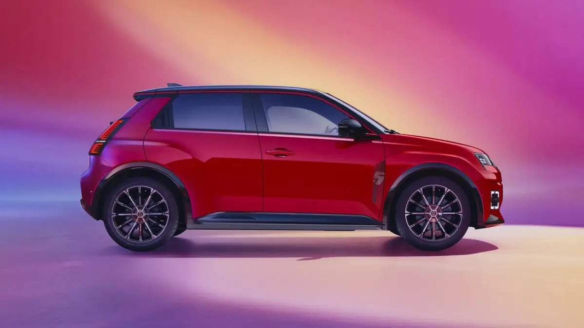Renault 5 E-Tech Electric si aggiorna: più autonomia, efficienza e tecnologia (15)