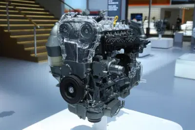 Renault e Geely scommettono sul metanolo: il nuovo range extender che pu&ograve; cambiare l&rsquo;auto elettrica