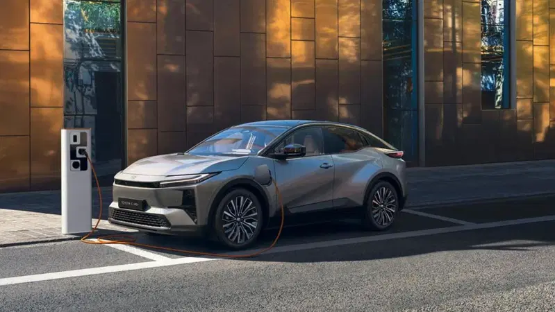 Toyota C-HR+: la promo di agosto a 299 euro al mese a 5.850 euro di sconto