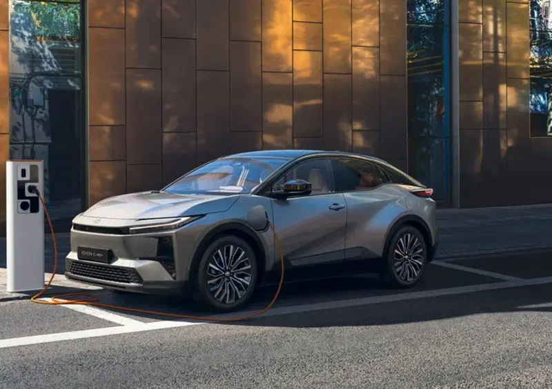 Toyota C-HR+: la promo di agosto a 299 euro al mese a 5.850 euro di sconto
