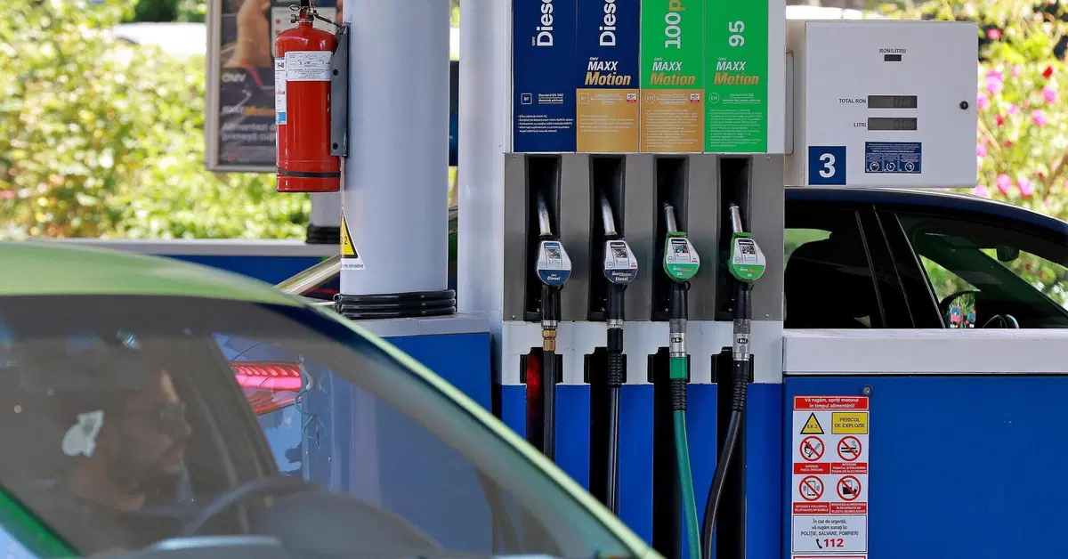 Benzina gratis con un trucco alle colonnine self service: arrestato un 28enne sulla A10