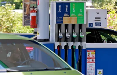 Benzina gratis con un trucco alle colonnine self service: arrestato un 28enne sulla A10