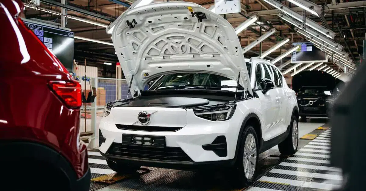 &laquo;Se un'auto non funziona, la cambiamo subito&raquo;: Geely svela perch&eacute; la Cina corre pi&ugrave; dell&rsquo;Europa