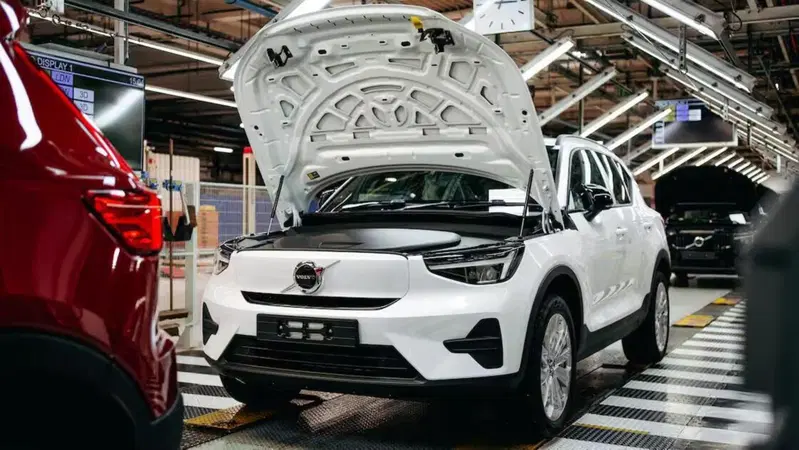 &laquo;Se un'auto non funziona, la cambiamo subito&raquo;: Geely svela perch&eacute; la Cina corre pi&ugrave; dell&rsquo;Europa