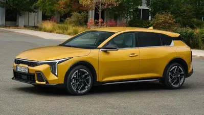 Kia K4, la nuova alternativa alle SUV: ecco come cambia la compatta coreana