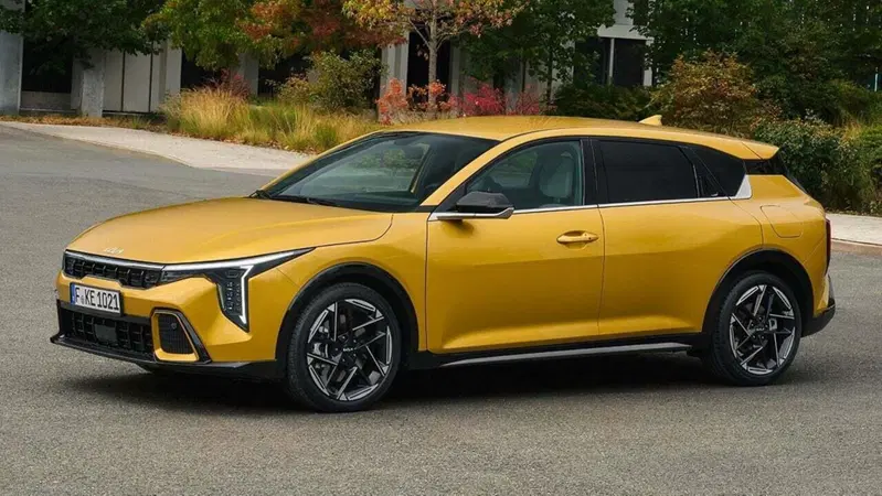 Kia K4, la nuova alternativa alle SUV: ecco come cambia la compatta coreana