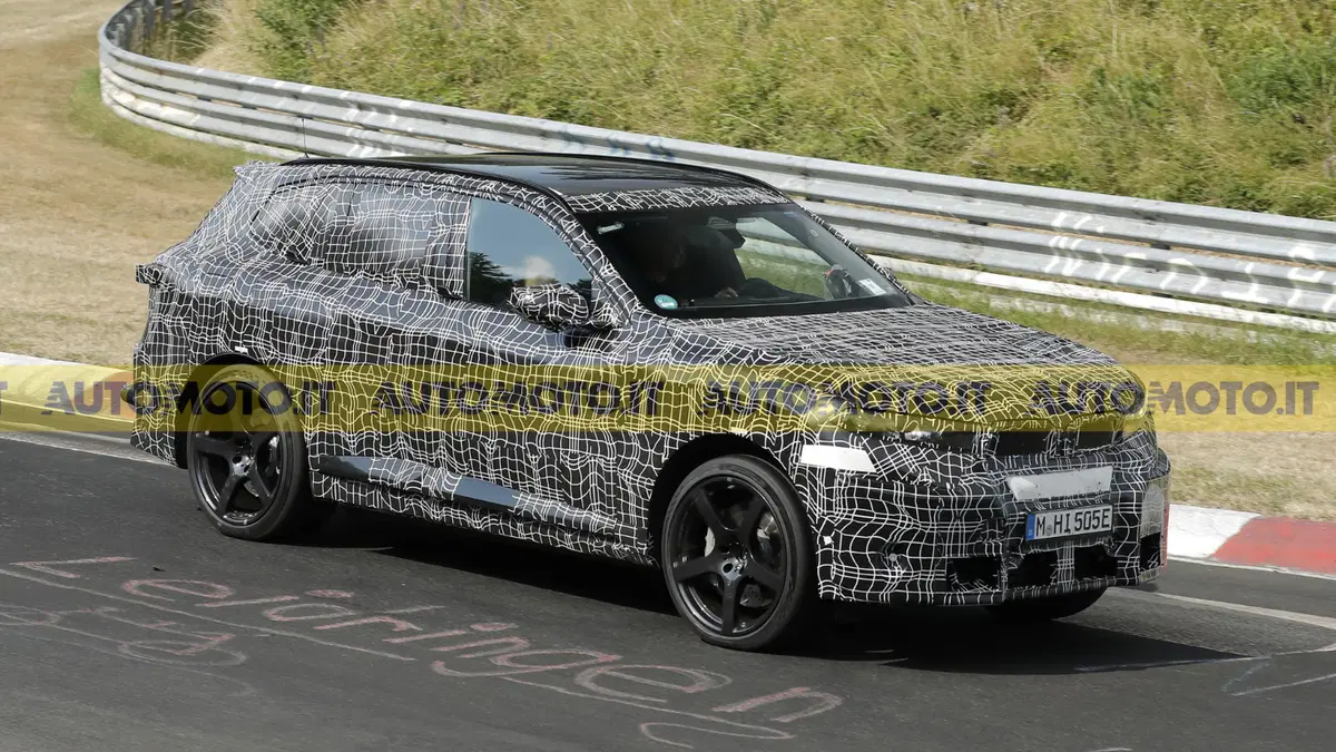 BMW iX5 M, il nuovo SUV elettrico ad alte prestazioni potrebbe superare gli 800 CV (4)