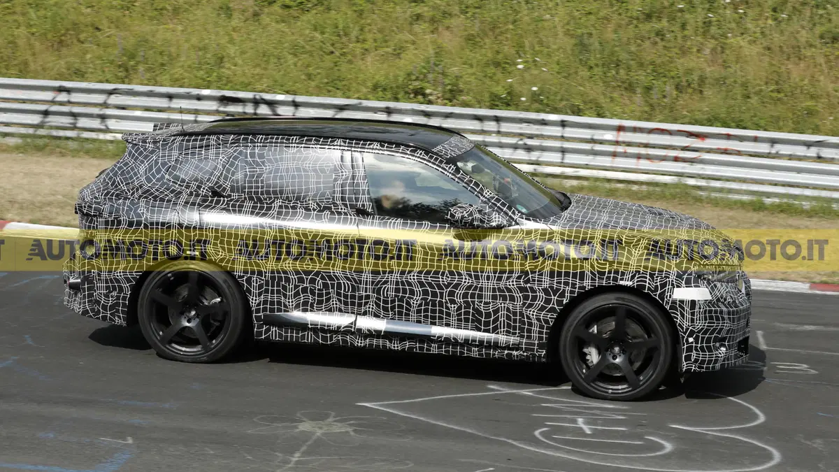 BMW iX5 M, il nuovo SUV elettrico ad alte prestazioni potrebbe superare gli 800 CV (5)