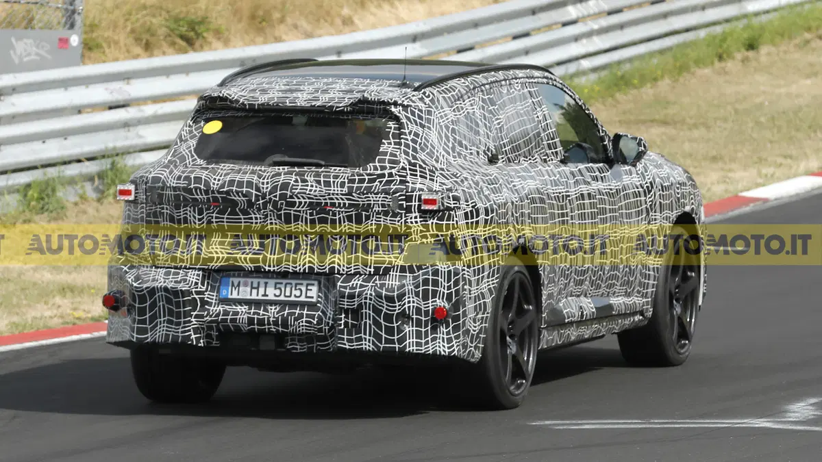 BMW iX5 M, il nuovo SUV elettrico ad alte prestazioni potrebbe superare gli 800 CV (7)