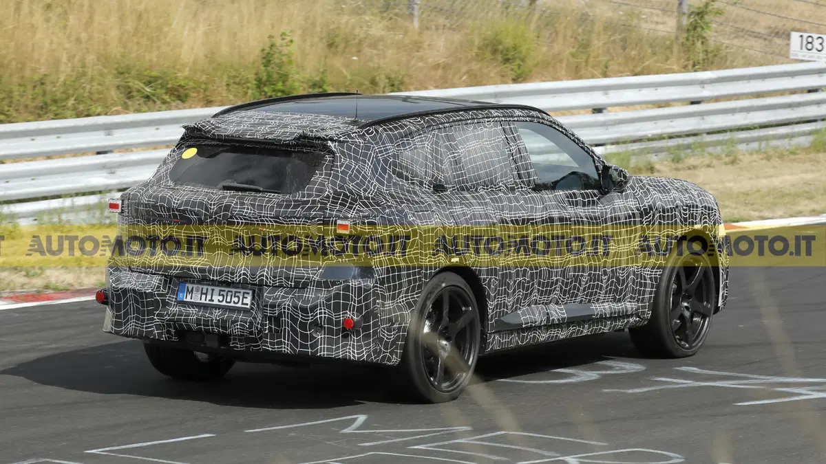 BMW iX5 M, il nuovo SUV elettrico ad alte prestazioni potrebbe superare gli 800 CV (8)