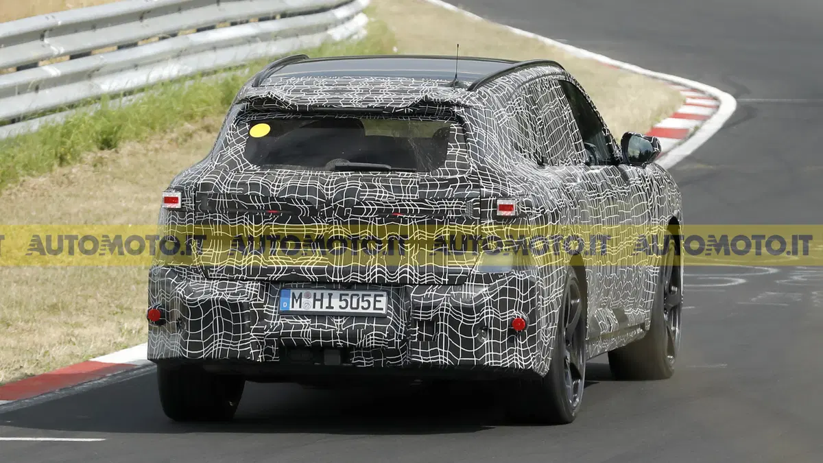 BMW iX5 M, il nuovo SUV elettrico ad alte prestazioni potrebbe superare gli 800 CV (9)