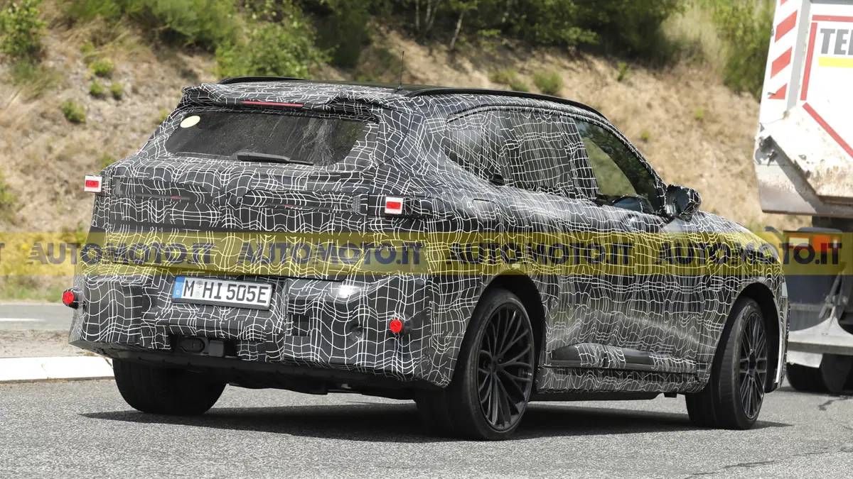 BMW iX5 M, il nuovo SUV elettrico ad alte prestazioni potrebbe superare gli 800 CV (14)