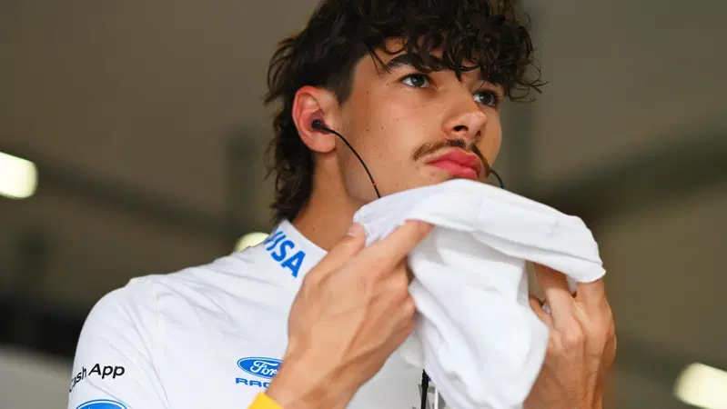 "Il primo giro mi ha fatto tremare le gambe": Tsolov vola a Imola con Racing Bulls, ma per la F1 c&rsquo;&egrave; da aspettare