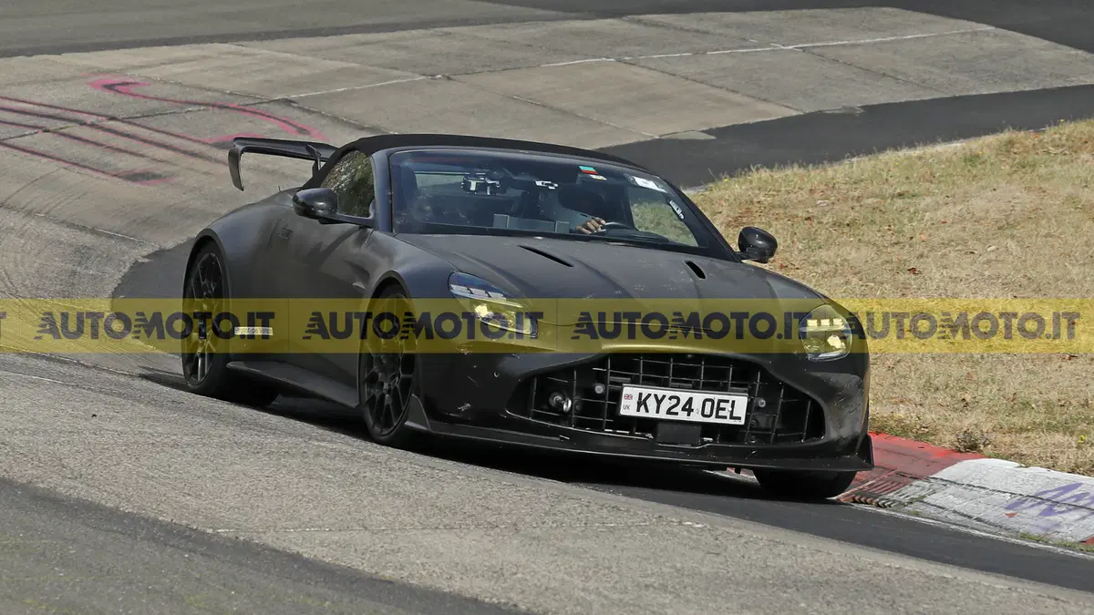 Aston Martin Vantage RS Roadster, oltre 700 CV e aerodinamica da GT3: ecco cosa sappiamo (2)