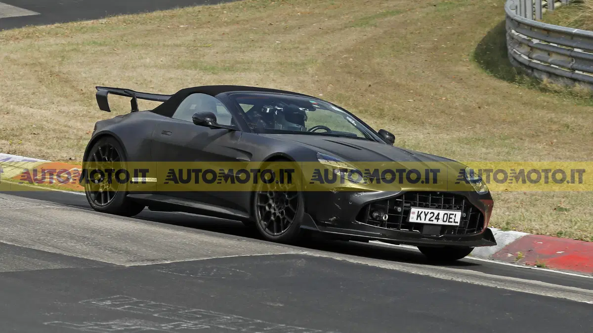 Aston Martin Vantage RS Roadster, oltre 700 CV e aerodinamica da GT3: ecco cosa sappiamo (3)
