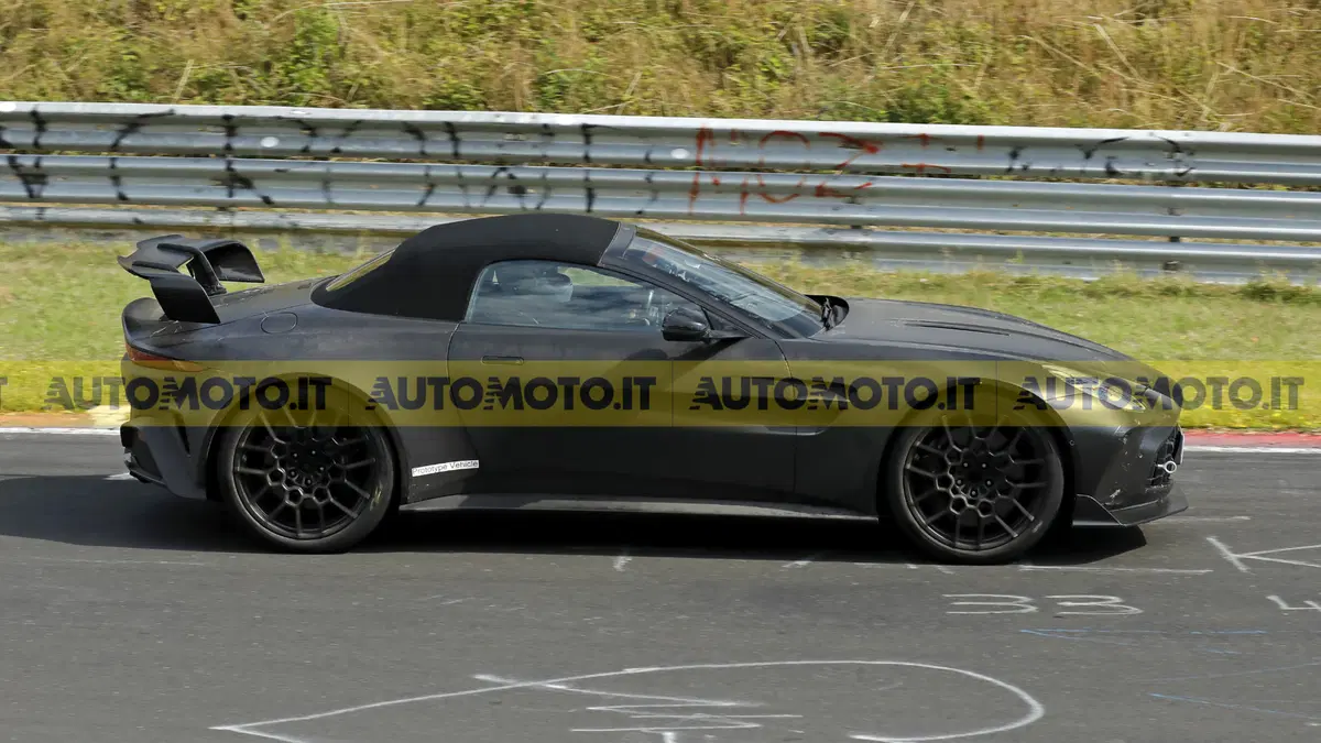 Aston Martin Vantage RS Roadster, oltre 700 CV e aerodinamica da GT3: ecco cosa sappiamo (5)