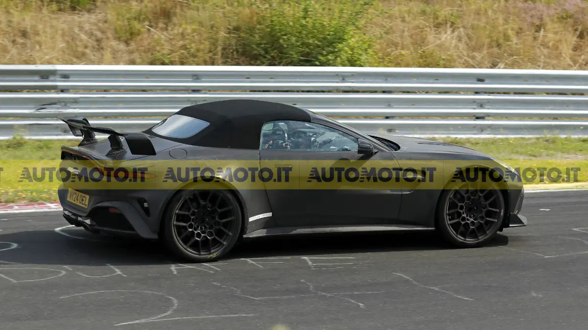 Aston Martin Vantage RS Roadster, oltre 700 CV e aerodinamica da GT3: ecco cosa sappiamo (6)