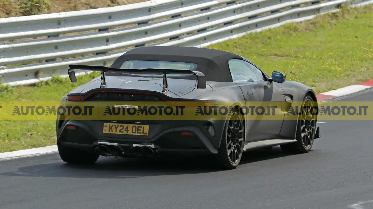 Aston Martin Vantage RS Roadster, oltre 700 CV e aerodinamica da GT3: ecco cosa sappiamo (7)