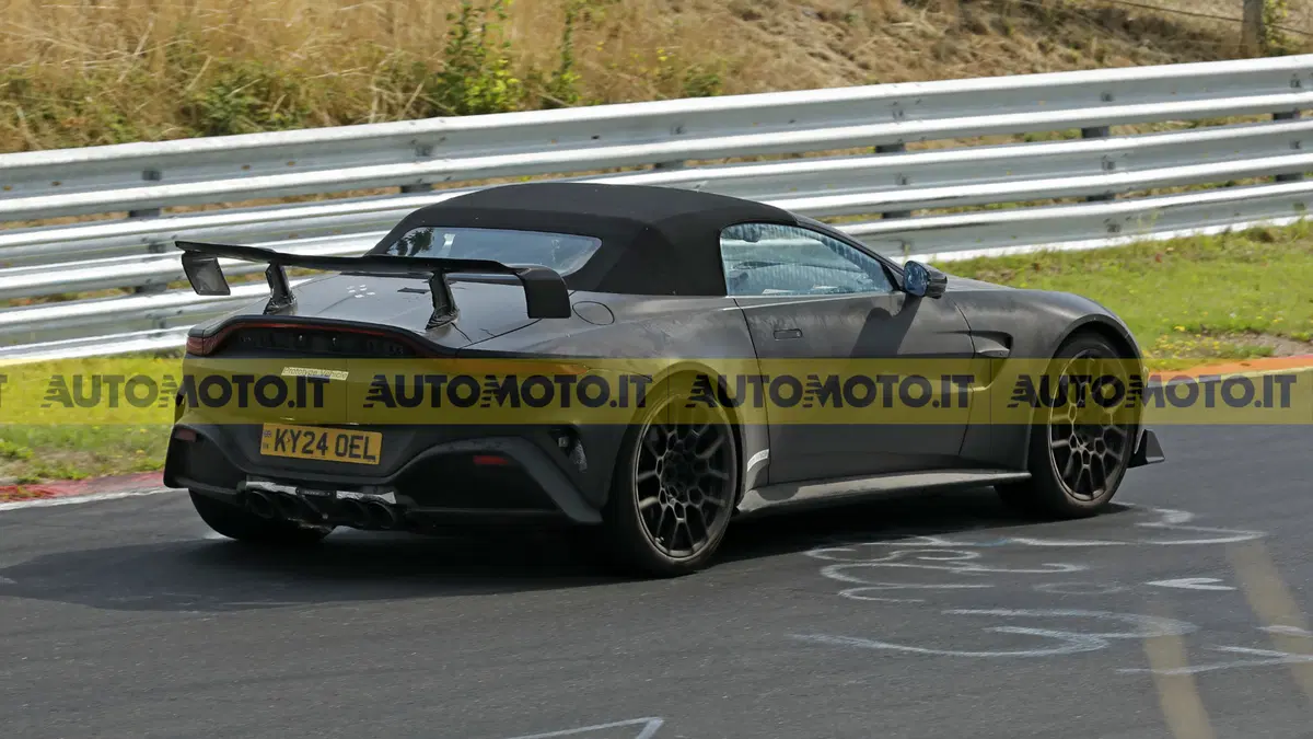 Aston Martin Vantage RS Roadster, oltre 700 CV e aerodinamica da GT3: ecco cosa sappiamo (8)