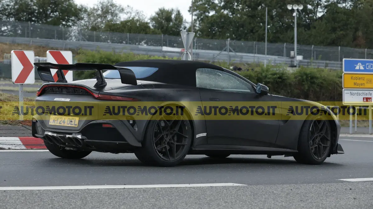 Aston Martin Vantage RS Roadster, oltre 700 CV e aerodinamica da GT3: ecco cosa sappiamo (13)