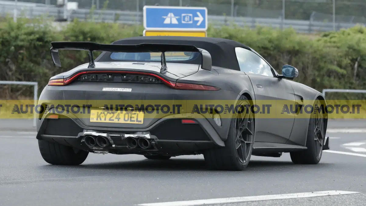 Aston Martin Vantage RS Roadster, oltre 700 CV e aerodinamica da GT3: ecco cosa sappiamo (15)