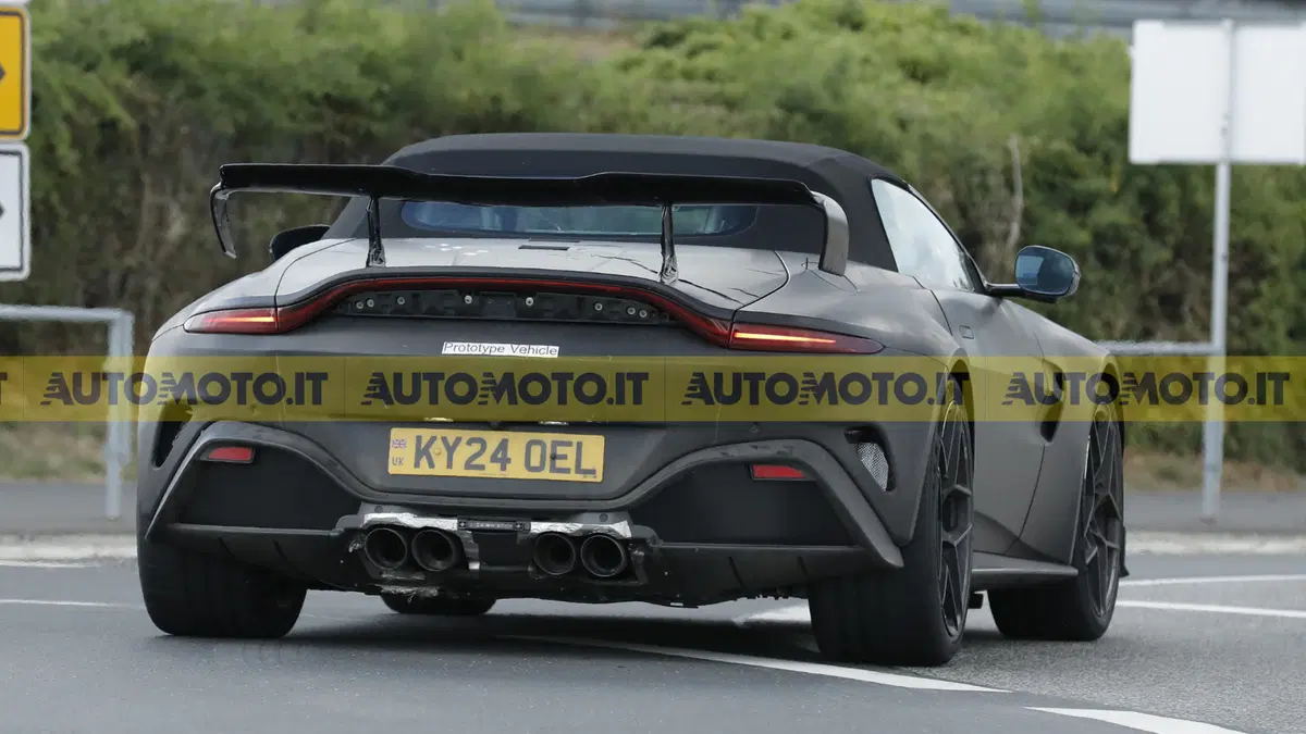 Aston Martin Vantage RS Roadster, oltre 700 CV e aerodinamica da GT3: ecco cosa sappiamo (16)