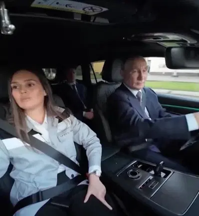 Operazione nostalgia: Putin rilancia la "Volga" (ma il cuore adesso &egrave; della cinese Geely) [VIDEO]