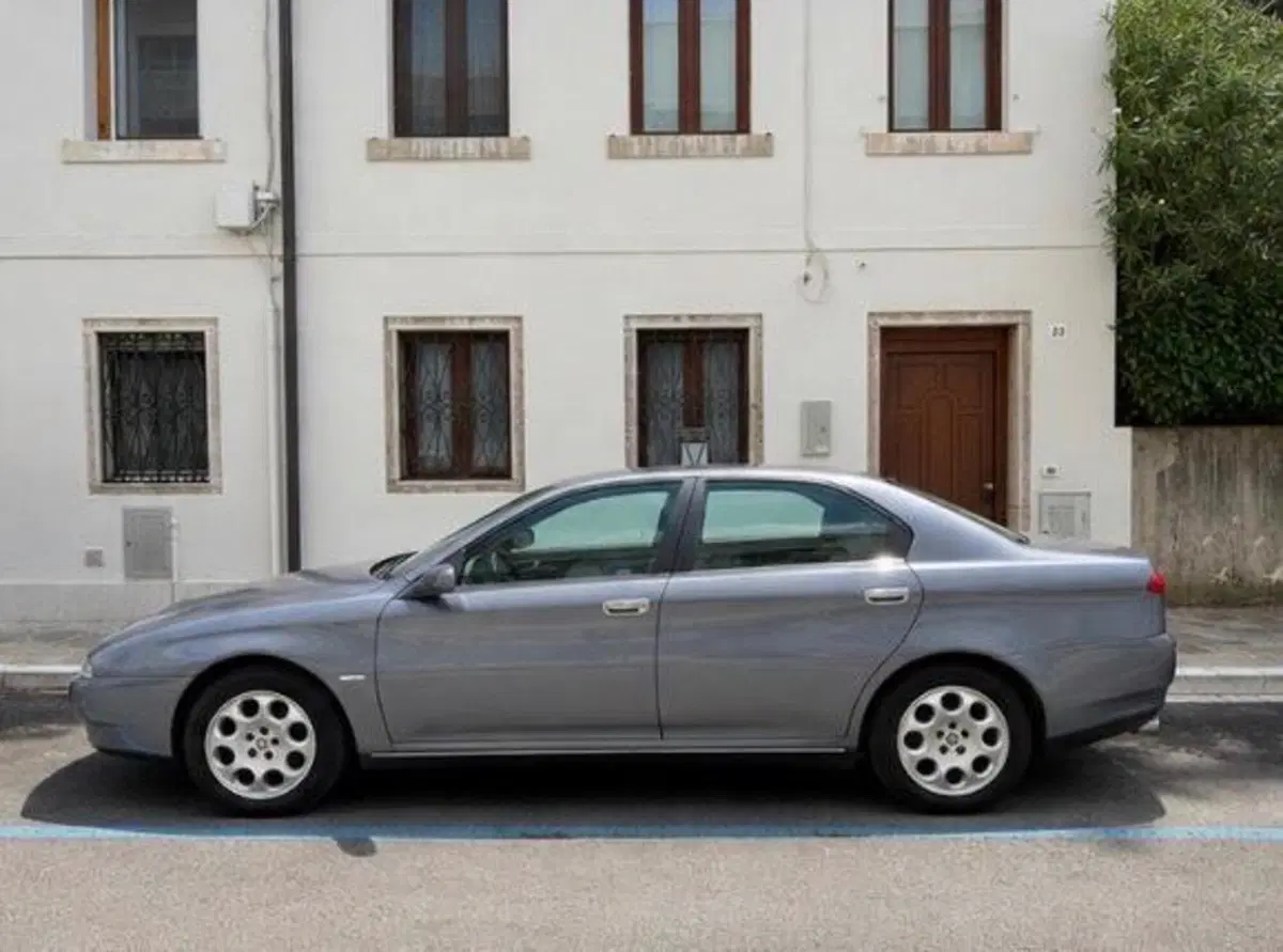 Alfa Romeo 166 d'epoca a Udine (2)
