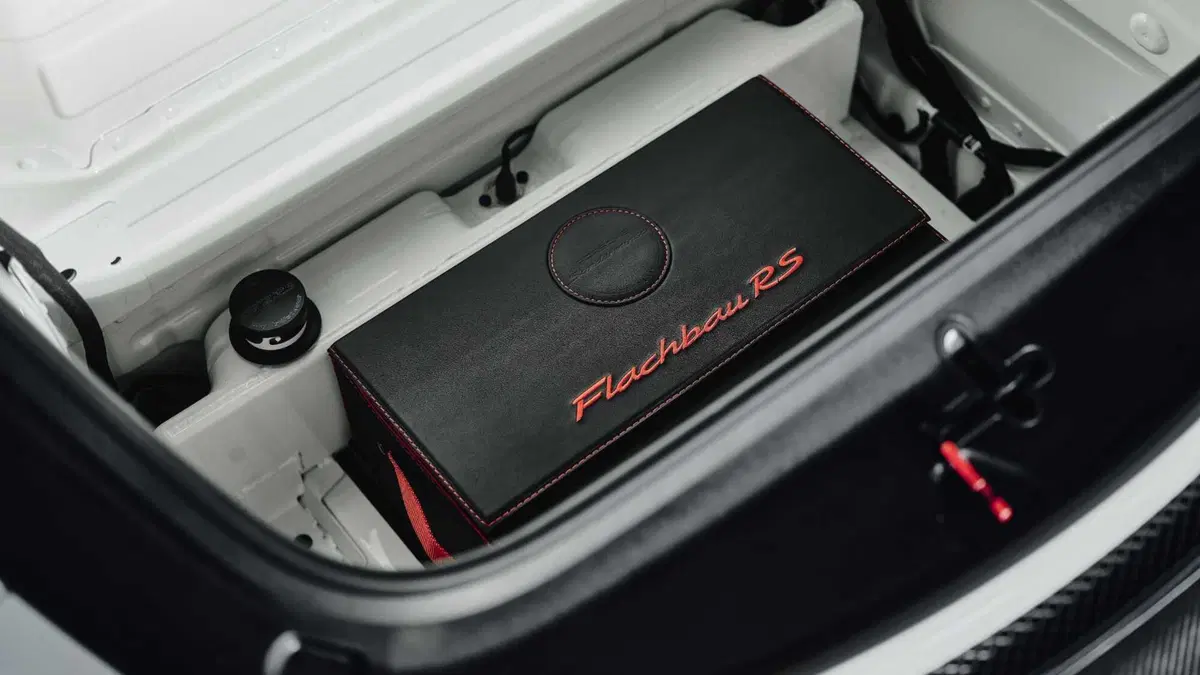 Porsche Flachbau RS, il muso piatto torna dopo 40 anni: la 911 più estrema di sempre è un esemplare unico (12)