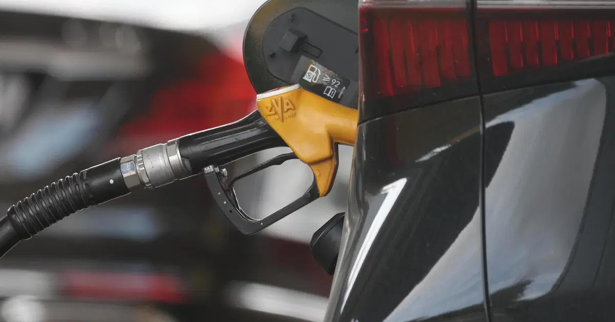 Prezzi carburanti, benzina e diesel oltre i 2 euro: cosa succede a settembre