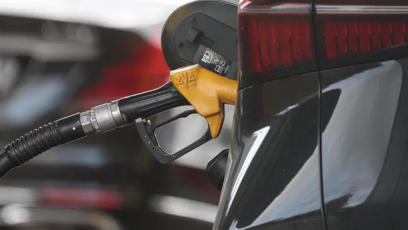 Prezzi carburanti, benzina e diesel oltre i 2 euro: cosa succede a settembre