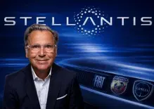 Stellantis, Arnaud Belloni è il nuovo CEO di FIAT, Abarth e Lancia: Olivier François diventa Strategic Advisor