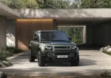 Jaguar Land Rover rinvia al 2030 la nuova generazione del Defender