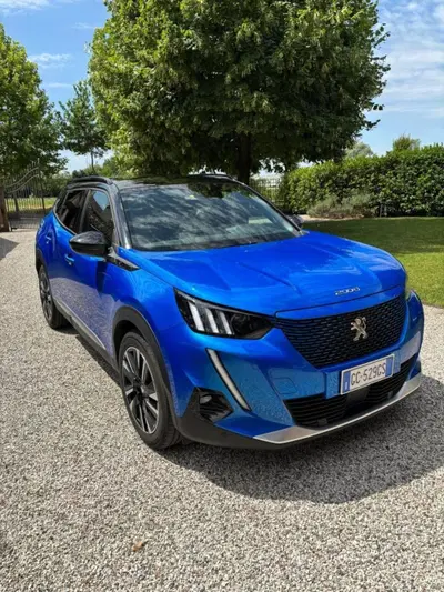 Peugeot 2008 motore elettrico 136 CV GT del 2020 usata a Mason Vicentino