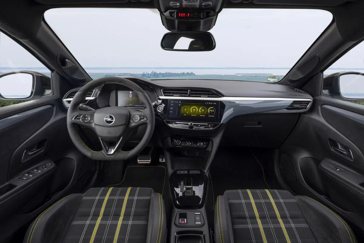 Opel Corsa GSE: prestazioni da vera hot hatch, ma ha senso un'elettrica così? [VIDEO] (2)