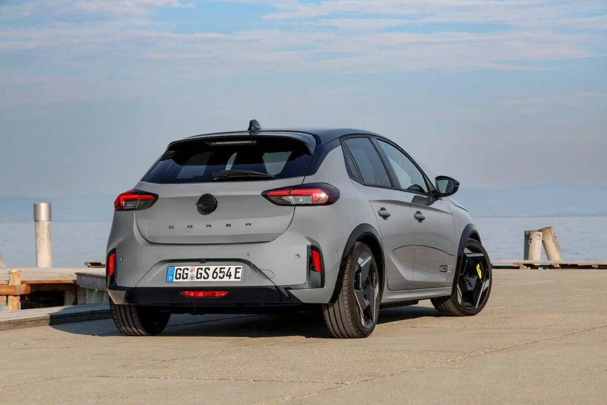 Opel Corsa GSE: prestazioni da vera hot hatch, ma ha senso un'elettrica così? [VIDEO] (2)