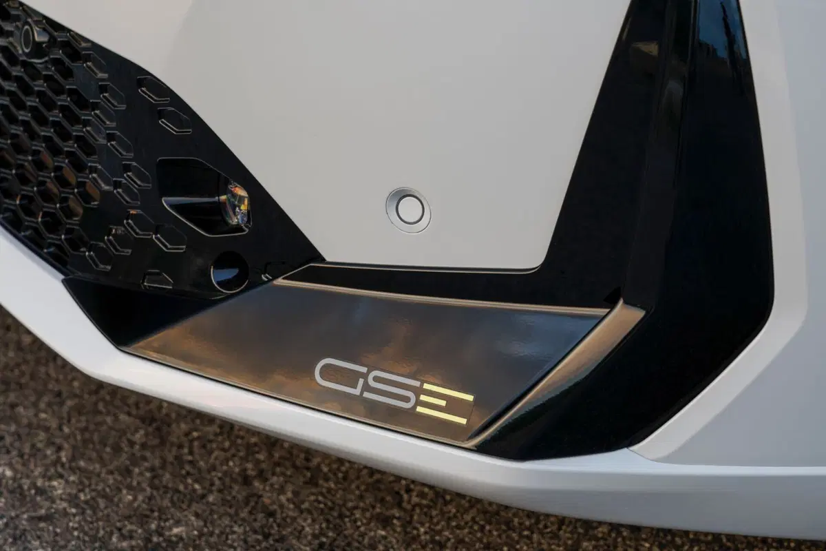 Opel Corsa GSE: prestazioni da vera hot hatch, ma ha senso un'elettrica così? [VIDEO] (4)