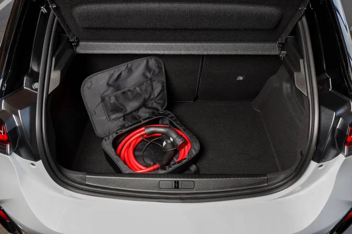 Opel Corsa GSE: prestazioni da vera hot hatch, ma ha senso un'elettrica così? [VIDEO] (5)
