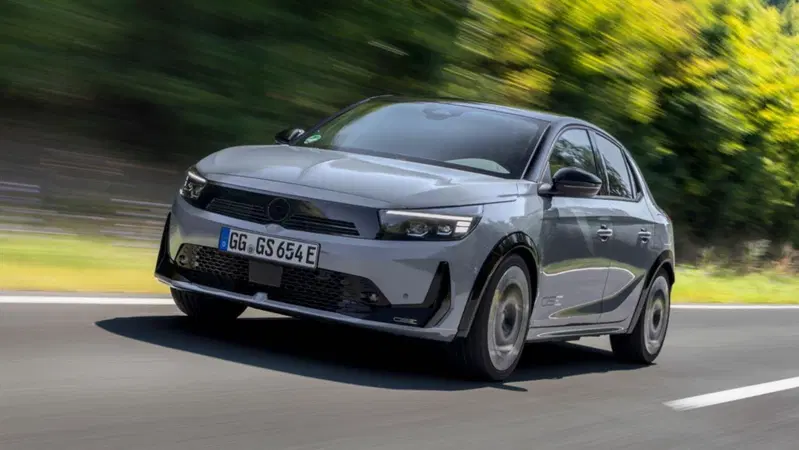 Opel Corsa GSE: prestazioni da vera hot hatch, ma ha senso un'elettrica così? [VIDEO]