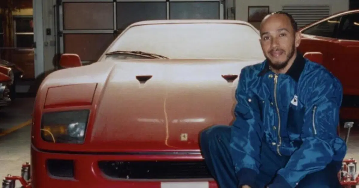 F1. &ldquo;&Egrave; l&rsquo;auto dei miei sogni&rdquo;: finalmente Lewis Hamilton ha la sua Ferrari F40