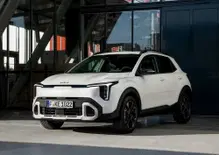 Kia Stonic a 119 euro al mese: 5.850 euro di sconto, ora i rivali hanno un problema