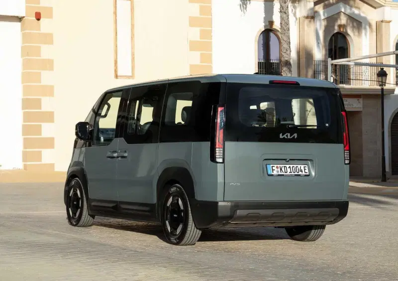 Kia PV5 (2025-->>) (4)