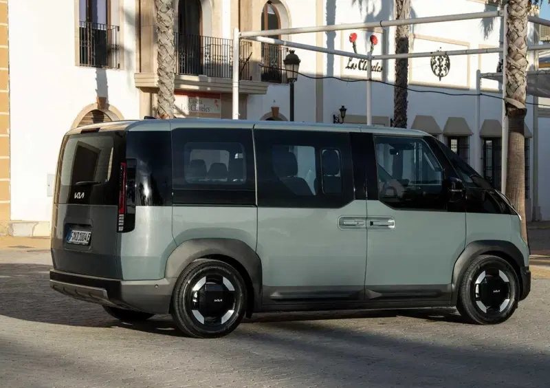 Kia PV5 (2025-->>) (2)