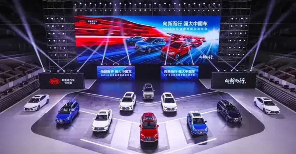 Cina, nel 2026 un nuovo modello NEV ogni 6 ore: &egrave; guerra tra le auto elettriche